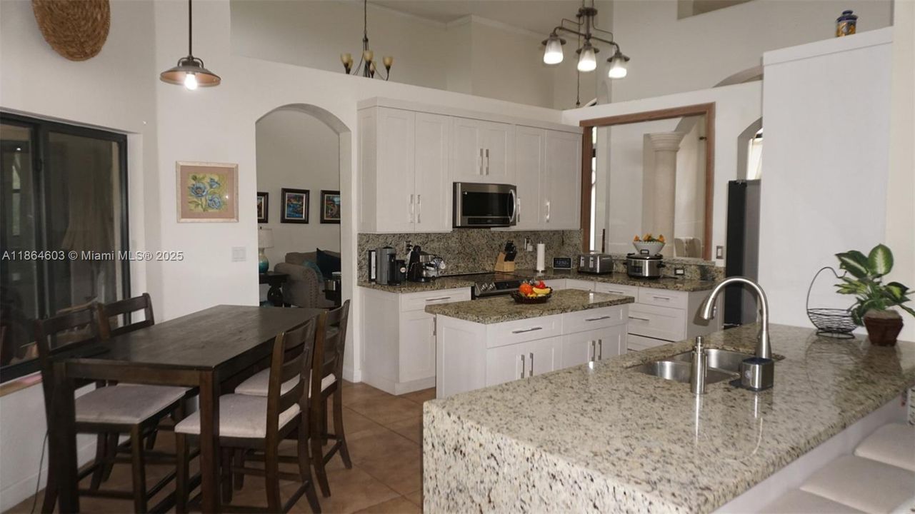 En Venta: $1,235,000 (5 camas, 4 baños, 3384 Pies cuadrados)