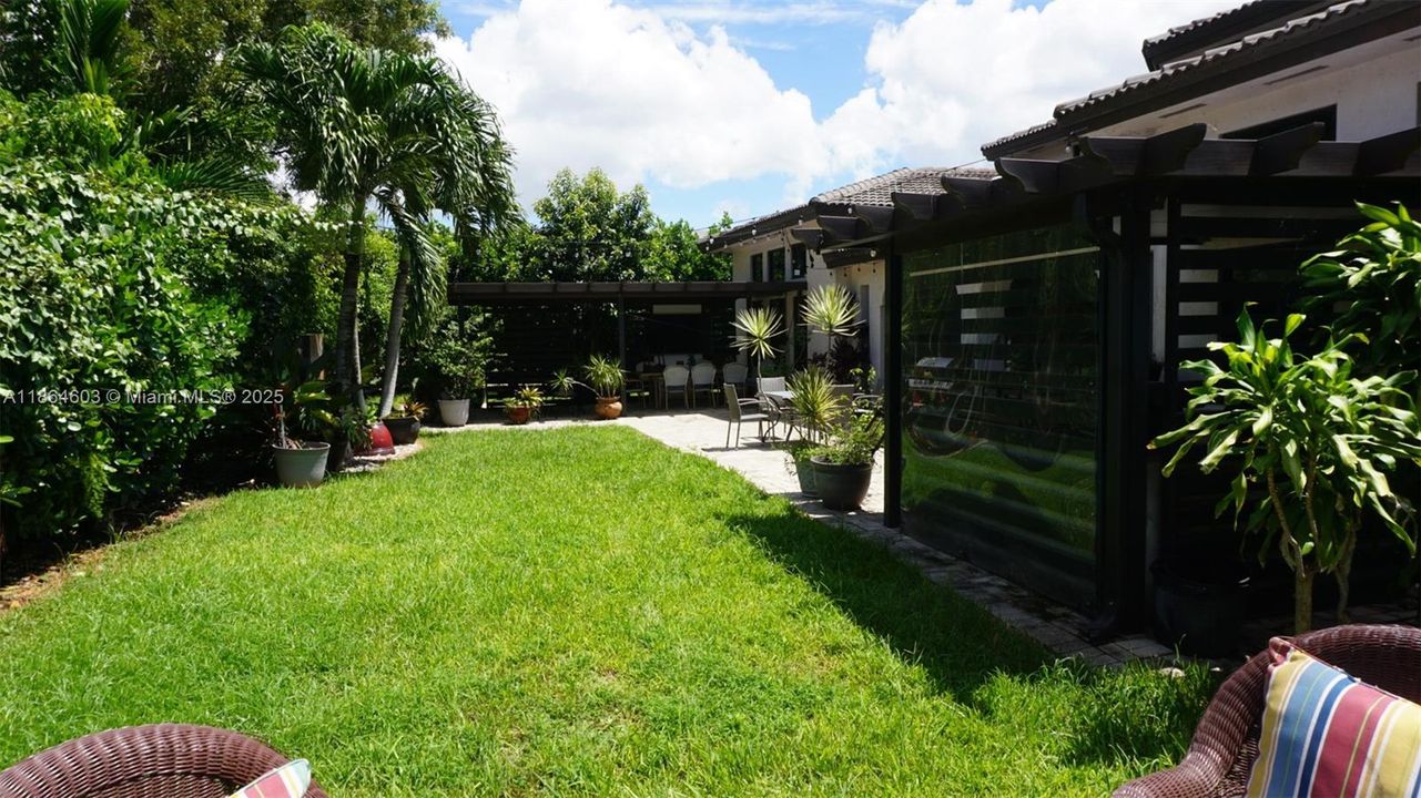 En Venta: $1,235,000 (5 camas, 4 baños, 3384 Pies cuadrados)