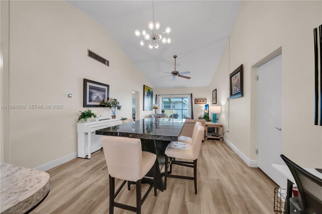 En Venta: $225,550 (2 camas, 2 baños, 1117 Pies cuadrados)