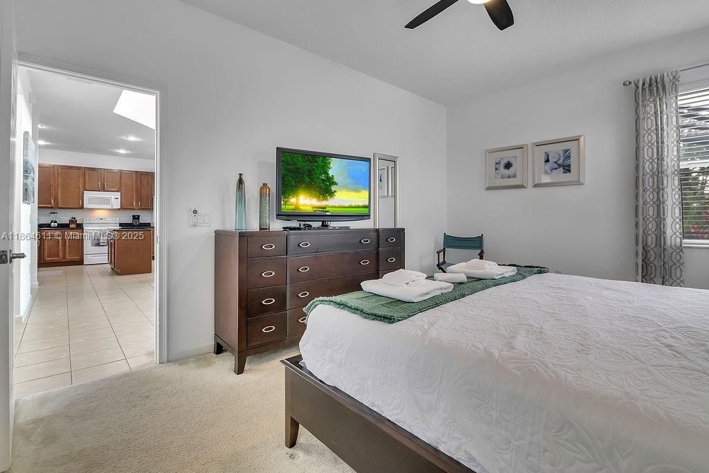 На продажу: $595,900 (6 спален, 5 ванн, 0 Квадратных фут)