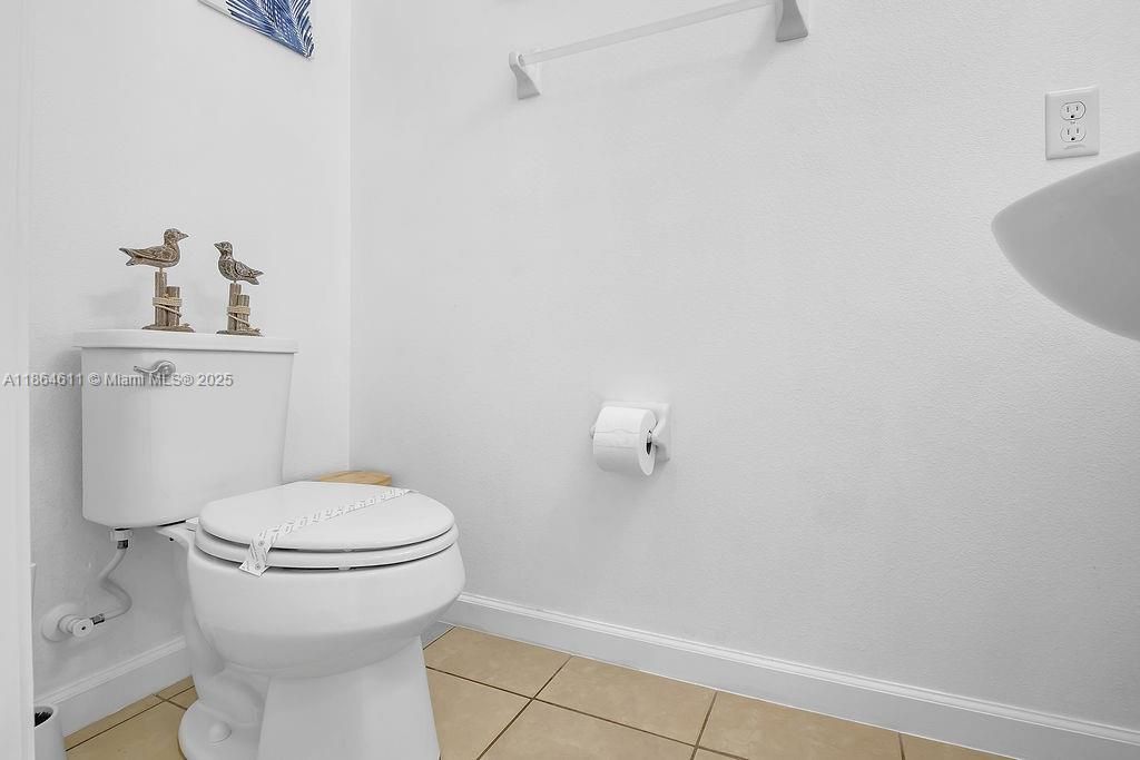 На продажу: $595,900 (6 спален, 5 ванн, 0 Квадратных фут)