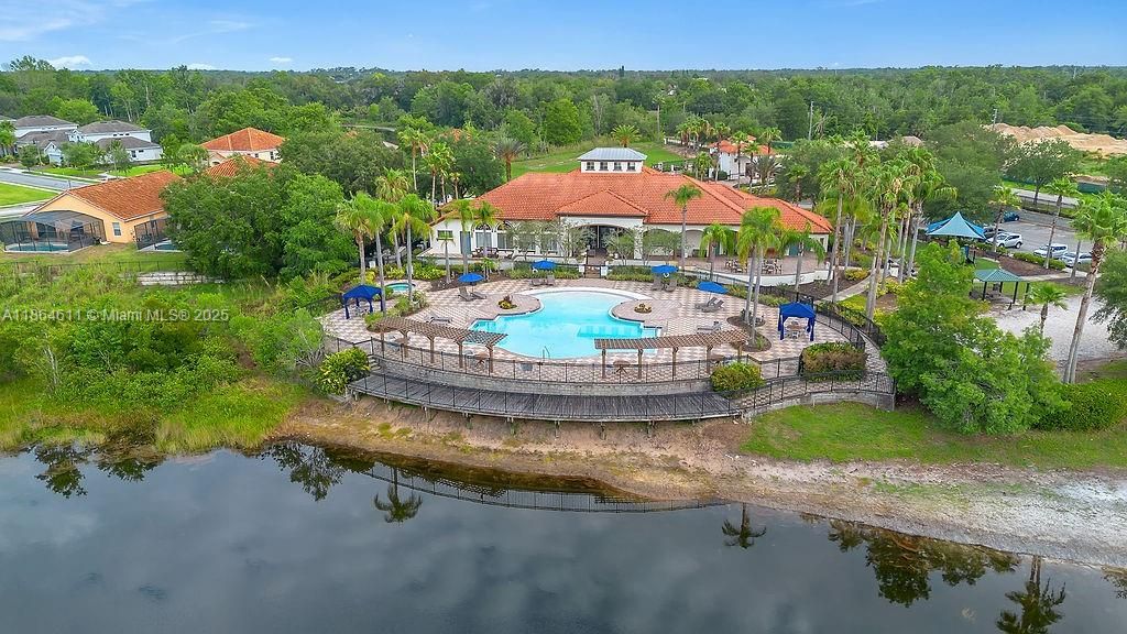 На продажу: $595,900 (6 спален, 5 ванн, 0 Квадратных фут)