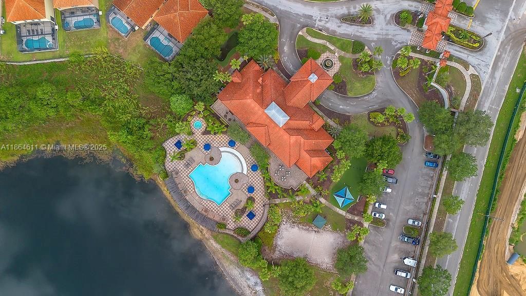 На продажу: $595,900 (6 спален, 5 ванн, 0 Квадратных фут)