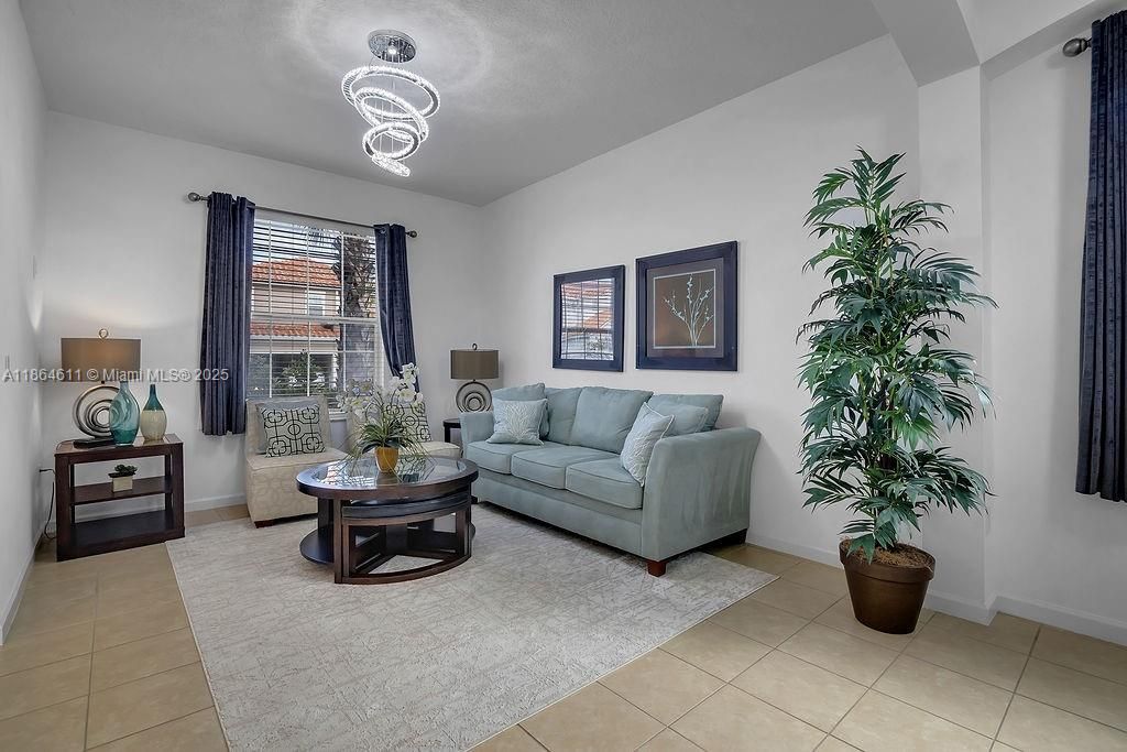 На продажу: $595,900 (6 спален, 5 ванн, 0 Квадратных фут)