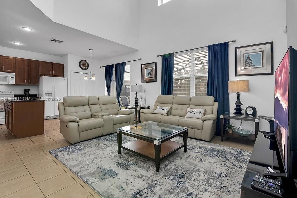 На продажу: $595,900 (6 спален, 5 ванн, 0 Квадратных фут)