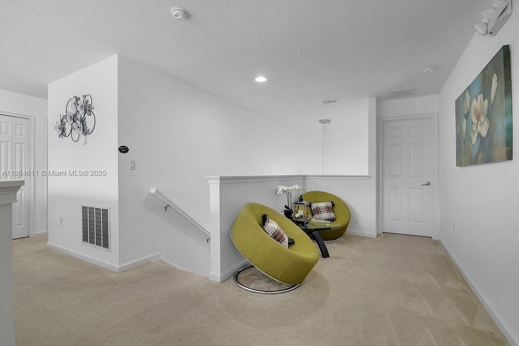 На продажу: $595,900 (6 спален, 5 ванн, 0 Квадратных фут)