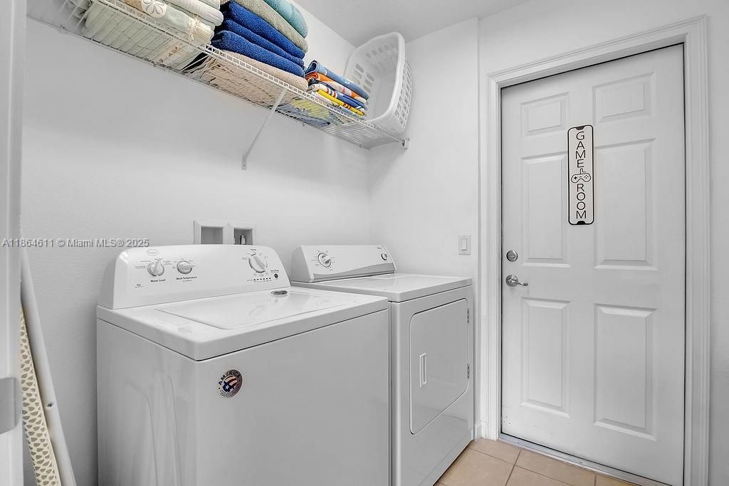 На продажу: $595,900 (6 спален, 5 ванн, 0 Квадратных фут)