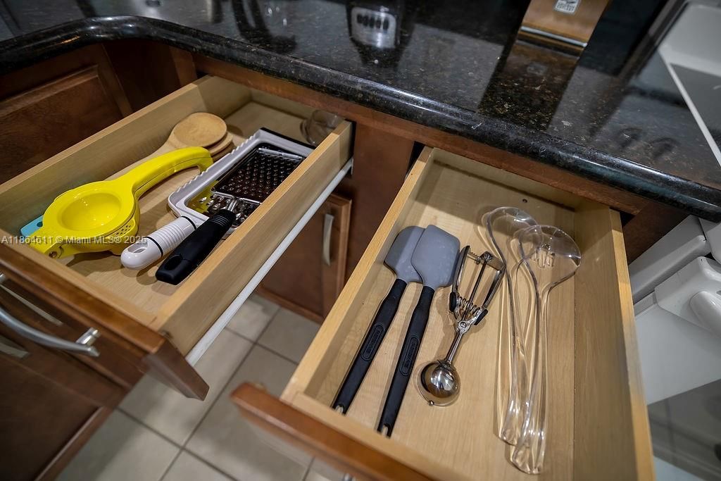 На продажу: $595,900 (6 спален, 5 ванн, 0 Квадратных фут)