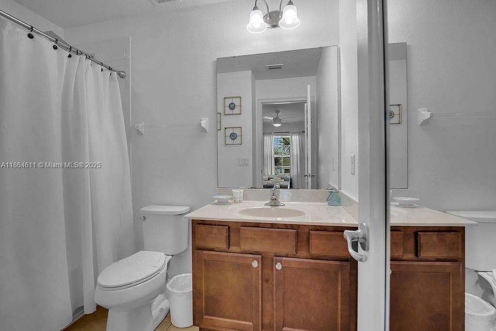 На продажу: $595,900 (6 спален, 5 ванн, 0 Квадратных фут)