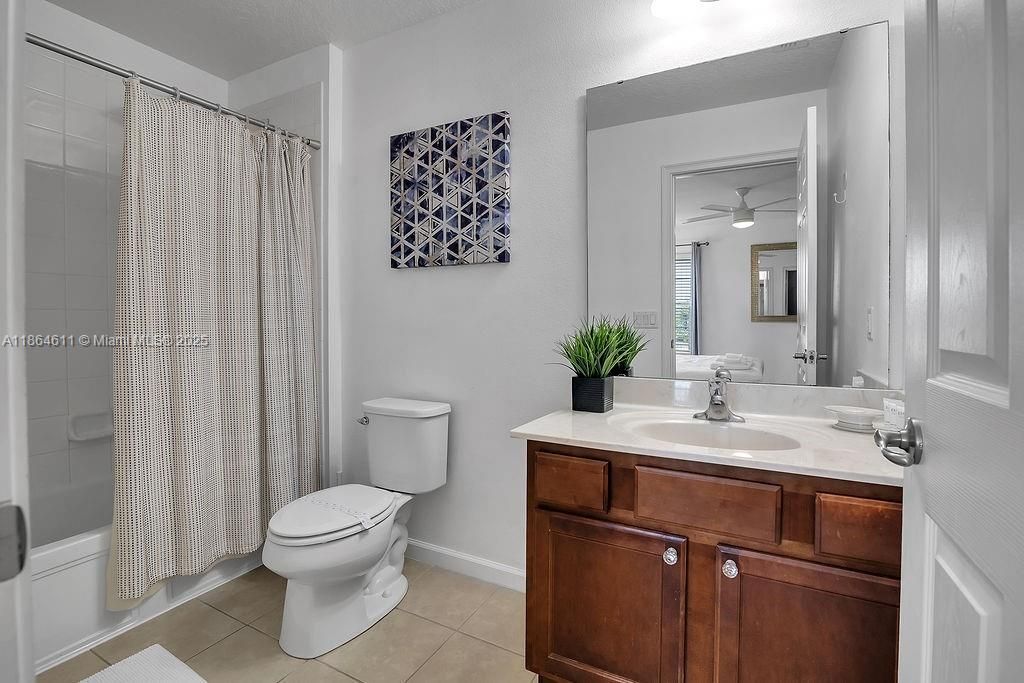 На продажу: $595,900 (6 спален, 5 ванн, 0 Квадратных фут)