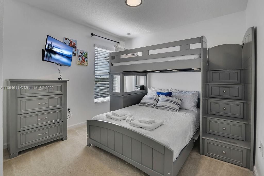 На продажу: $595,900 (6 спален, 5 ванн, 0 Квадратных фут)