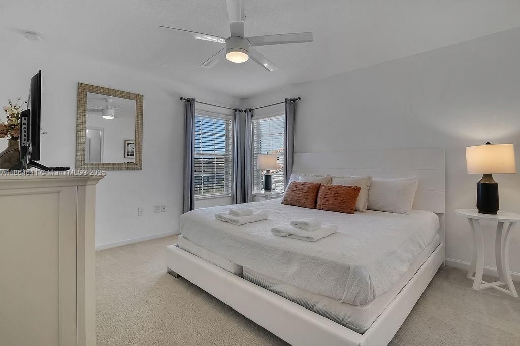 На продажу: $595,900 (6 спален, 5 ванн, 0 Квадратных фут)