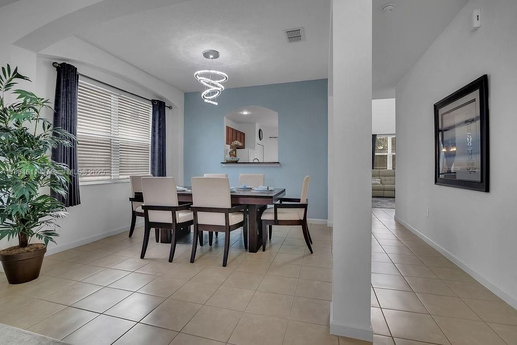 На продажу: $595,900 (6 спален, 5 ванн, 0 Квадратных фут)