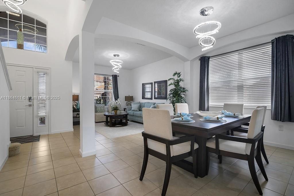 На продажу: $595,900 (6 спален, 5 ванн, 0 Квадратных фут)