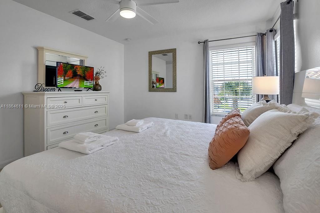 На продажу: $595,900 (6 спален, 5 ванн, 0 Квадратных фут)