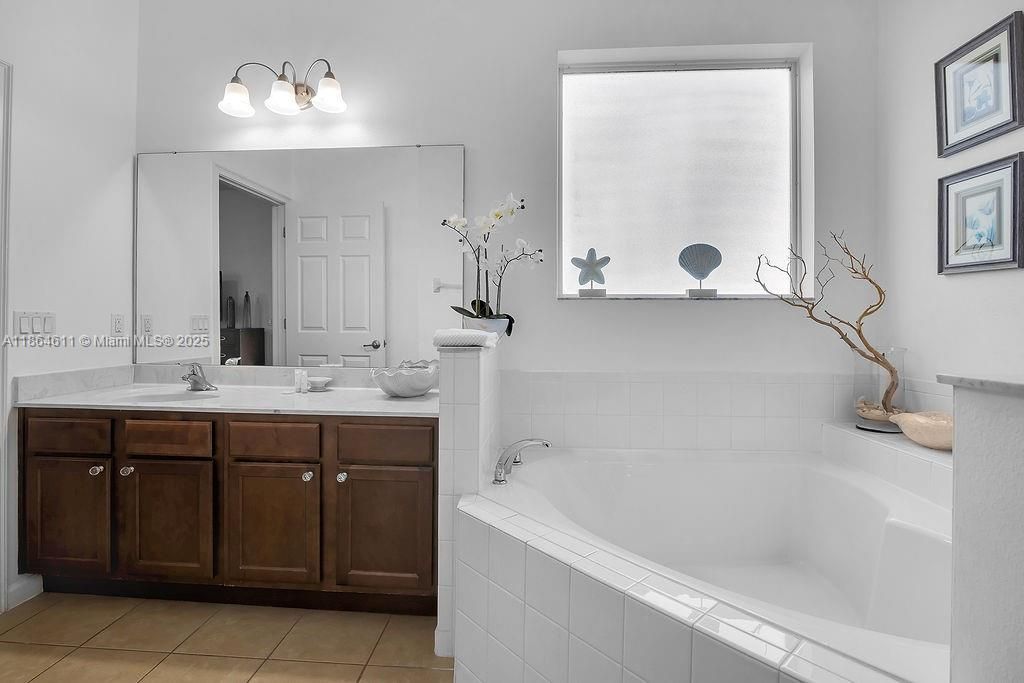 На продажу: $595,900 (6 спален, 5 ванн, 0 Квадратных фут)