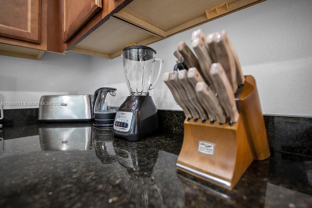 На продажу: $595,900 (6 спален, 5 ванн, 0 Квадратных фут)