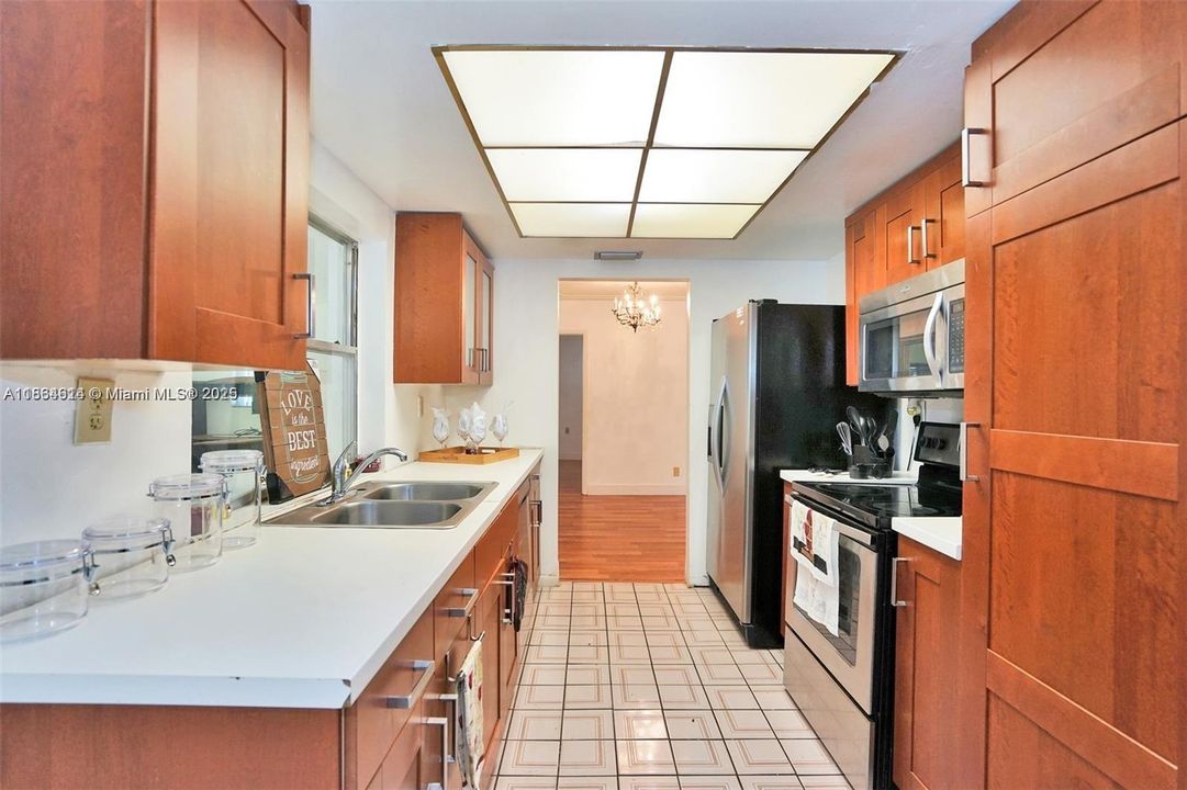 Recently Sold: $480,000 (4 beds, 2 baths, 2027 Square Feet)