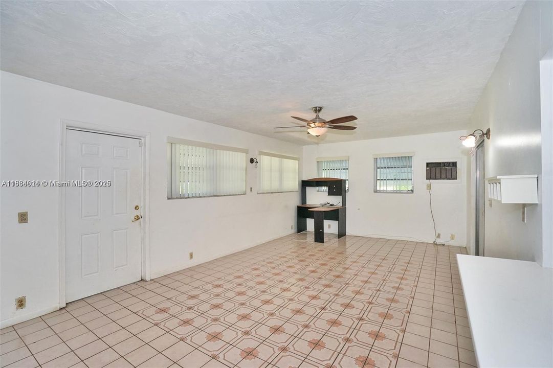 Recently Sold: $480,000 (4 beds, 2 baths, 2027 Square Feet)