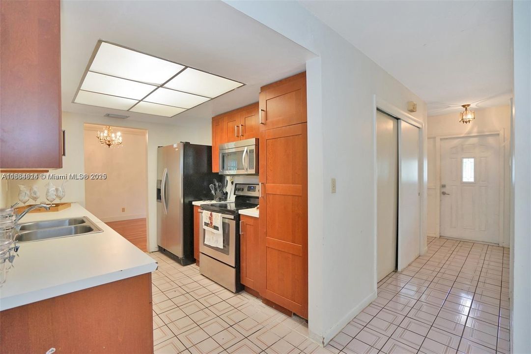 Recently Sold: $480,000 (4 beds, 2 baths, 2027 Square Feet)