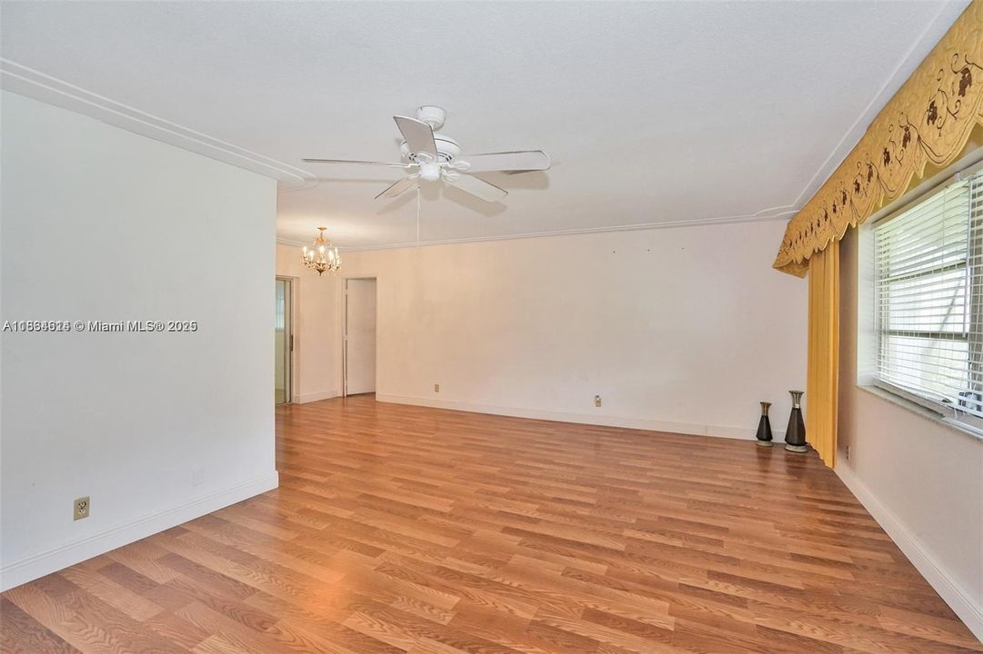 Recently Sold: $480,000 (4 beds, 2 baths, 2027 Square Feet)