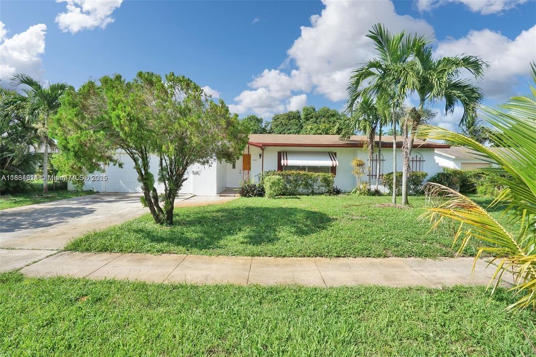 Recently Sold: $480,000 (4 beds, 2 baths, 2027 Square Feet)