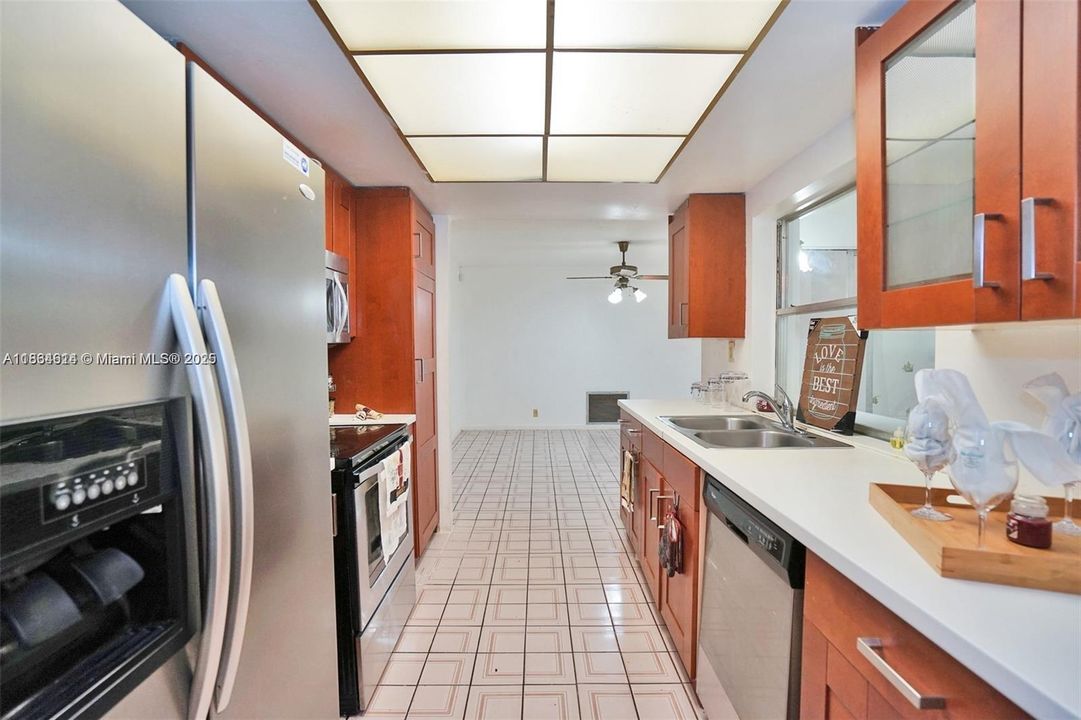 Recently Sold: $480,000 (4 beds, 2 baths, 2027 Square Feet)