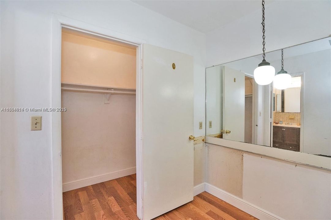 Recently Sold: $480,000 (4 beds, 2 baths, 2027 Square Feet)