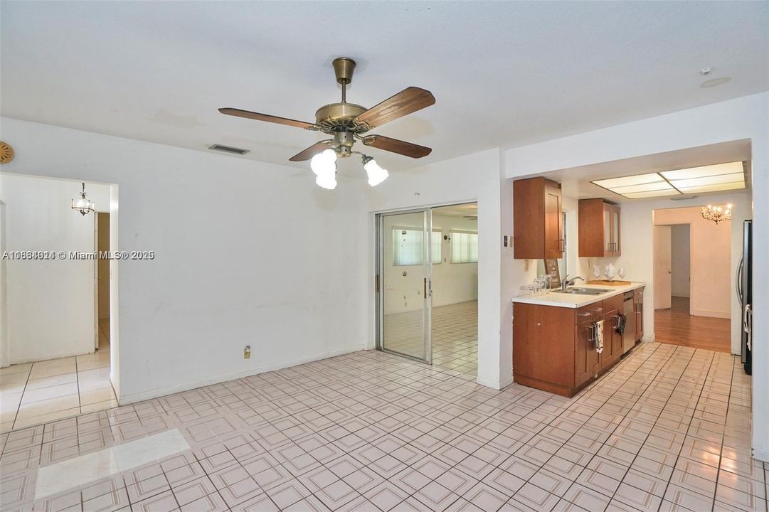 Recently Sold: $480,000 (4 beds, 2 baths, 2027 Square Feet)