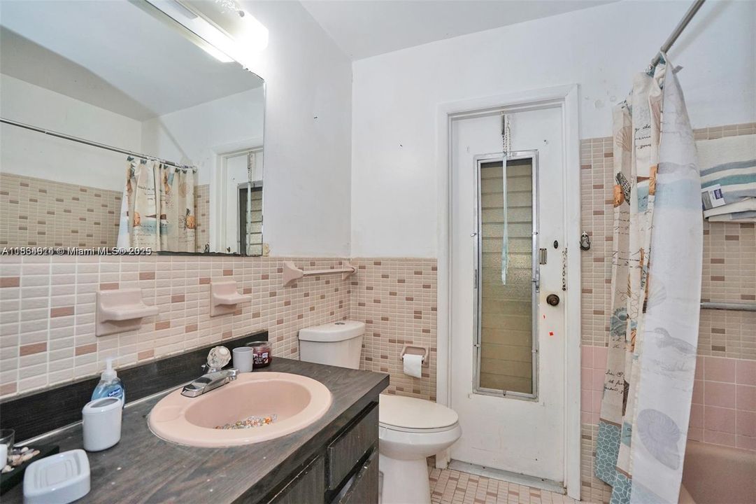 Recently Sold: $480,000 (4 beds, 2 baths, 2027 Square Feet)