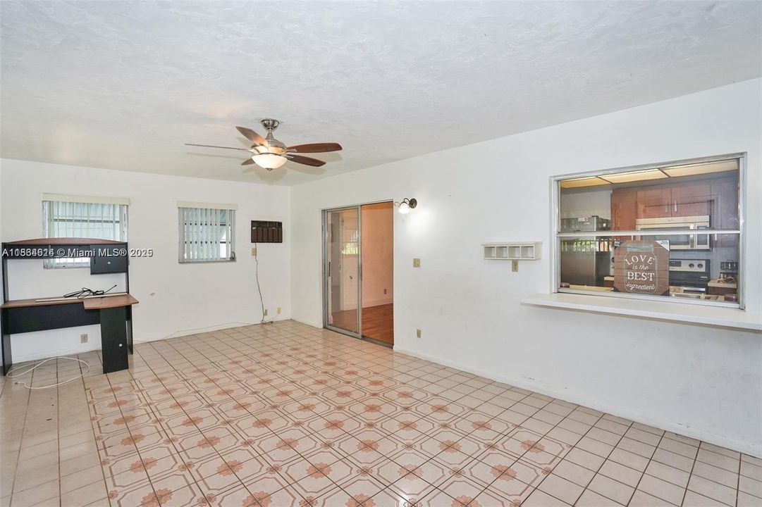 Recently Sold: $480,000 (4 beds, 2 baths, 2027 Square Feet)