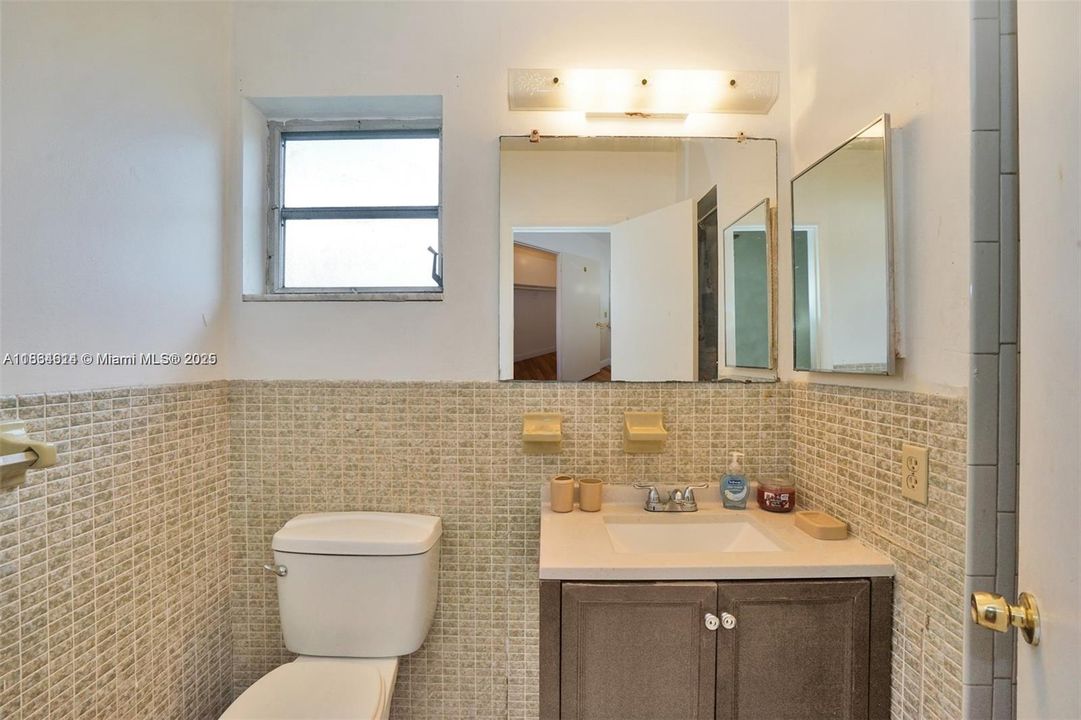 Recently Sold: $480,000 (4 beds, 2 baths, 2027 Square Feet)