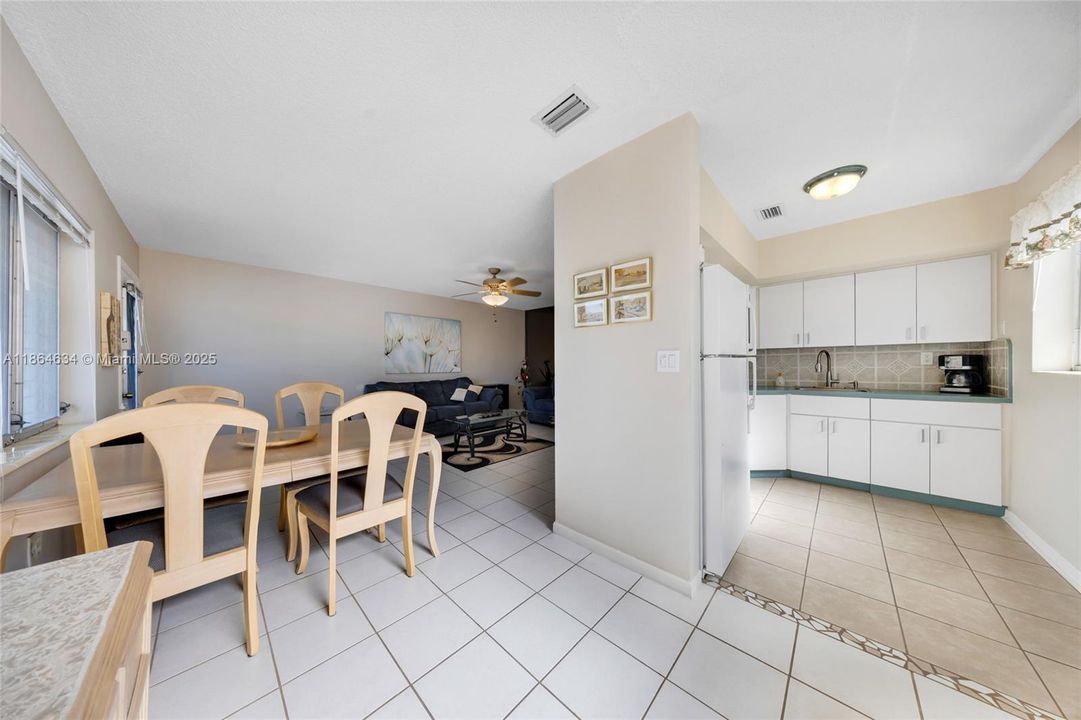 For Sale: $119,000 (2 beds, 1 baths, 870 Square Feet)