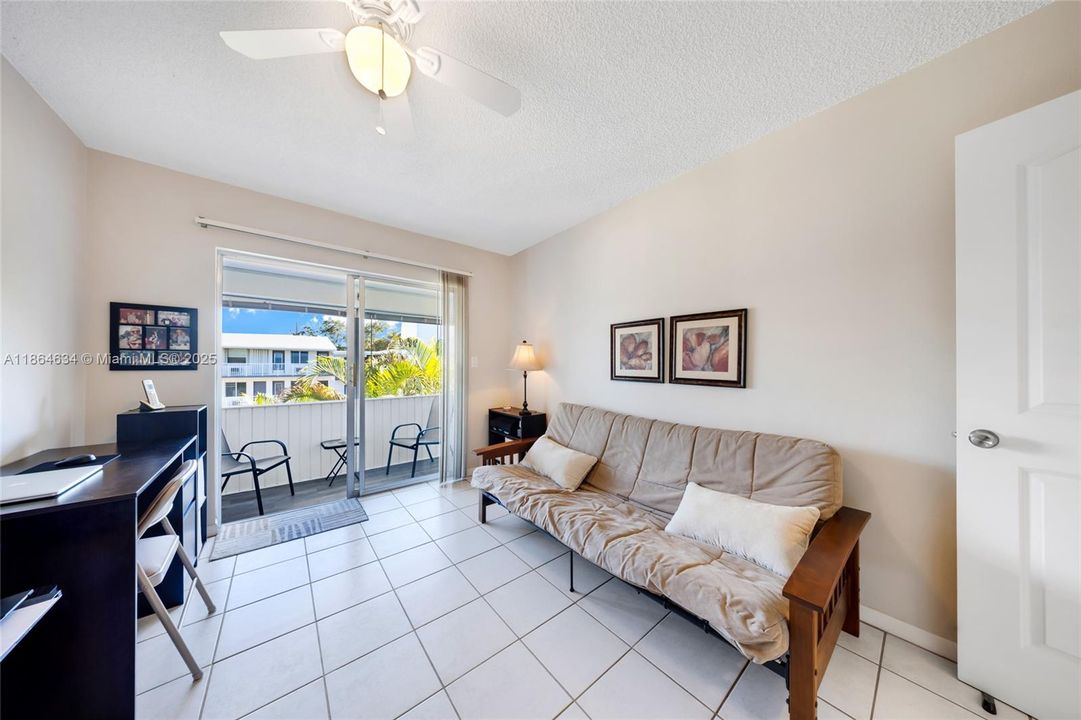 For Sale: $119,000 (2 beds, 1 baths, 870 Square Feet)