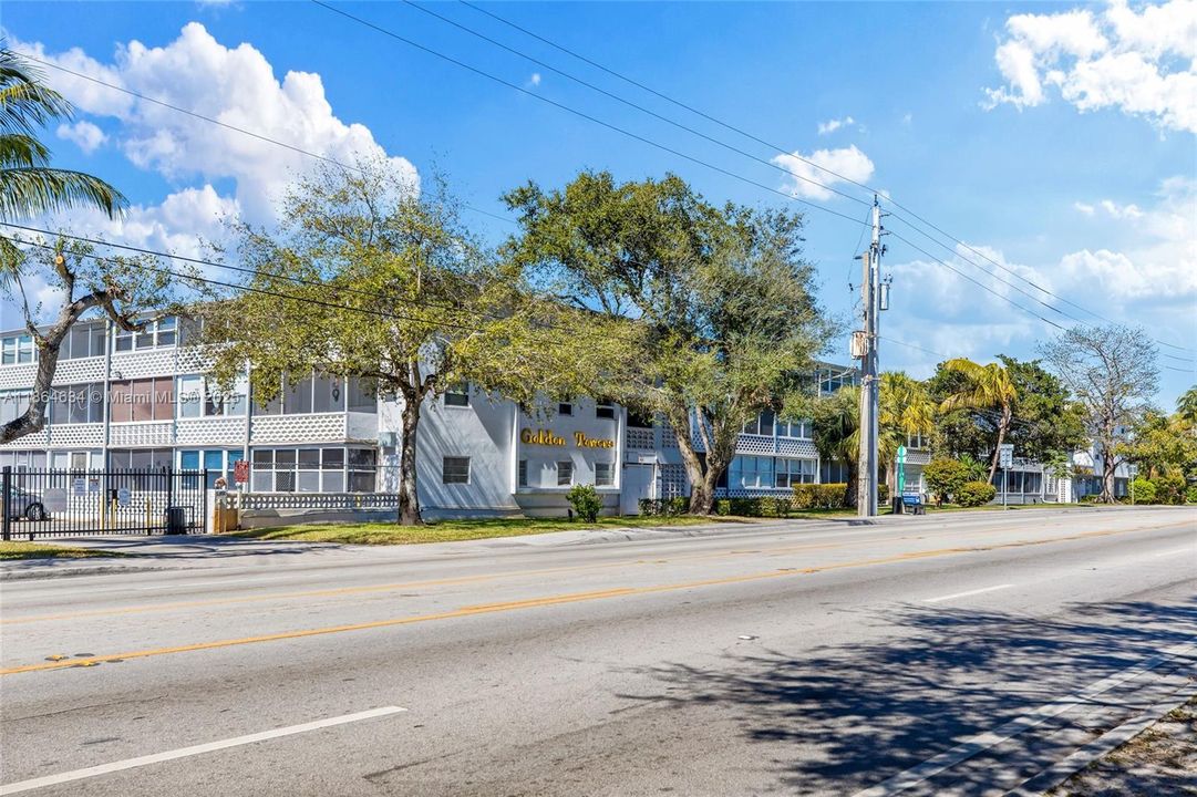 For Sale: $119,000 (2 beds, 1 baths, 870 Square Feet)