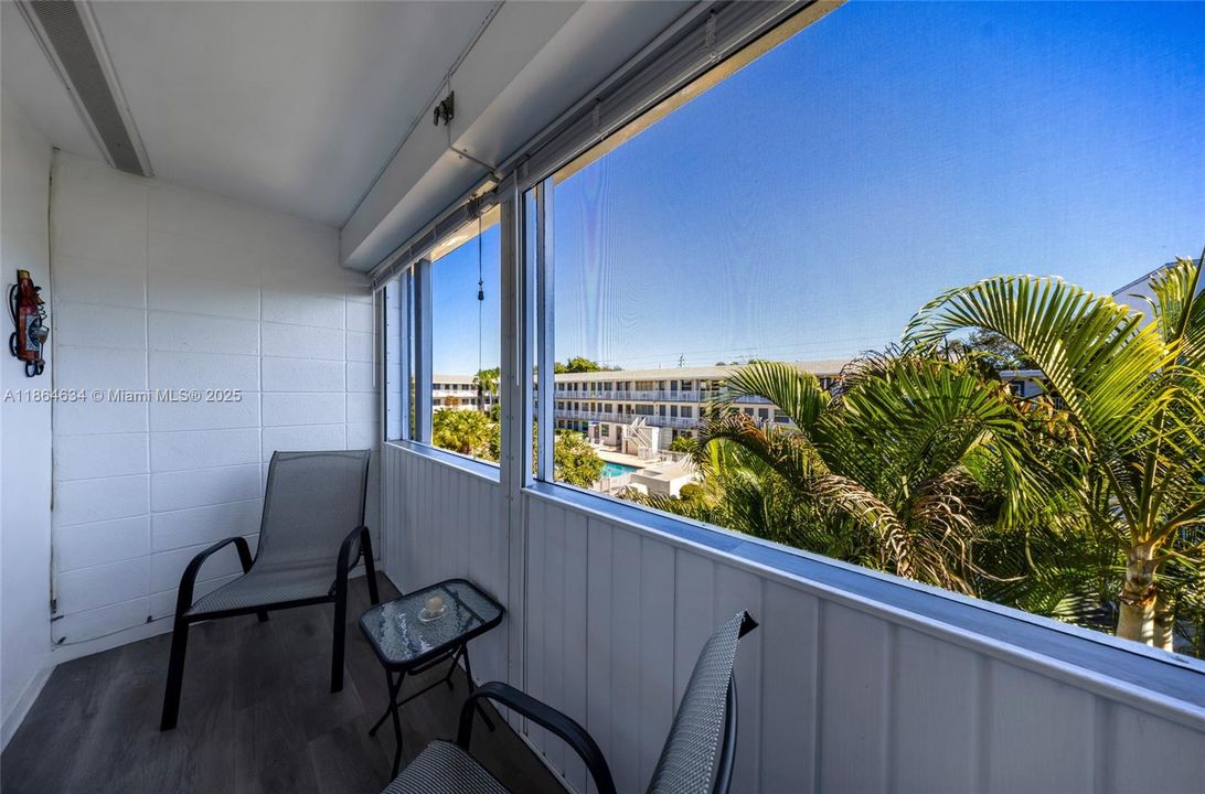 For Sale: $119,000 (2 beds, 1 baths, 870 Square Feet)