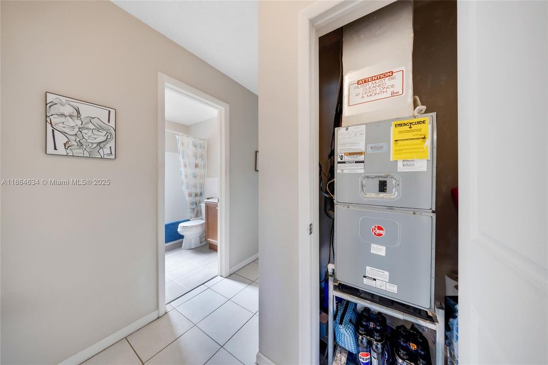 For Sale: $119,000 (2 beds, 1 baths, 870 Square Feet)