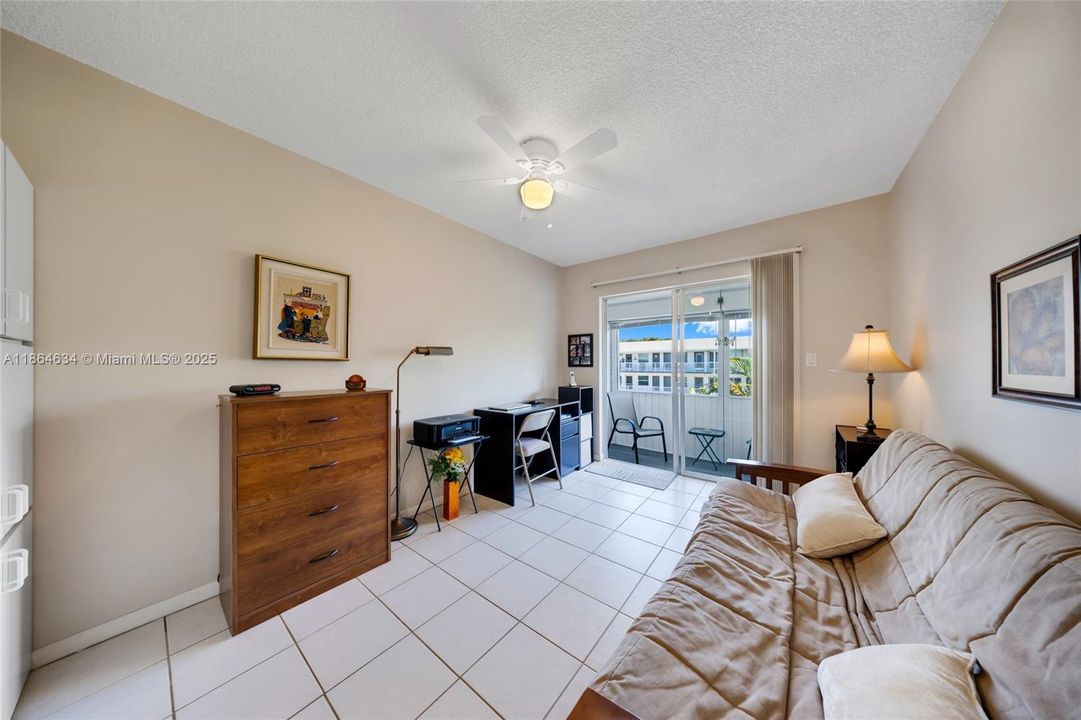 For Sale: $119,000 (2 beds, 1 baths, 870 Square Feet)