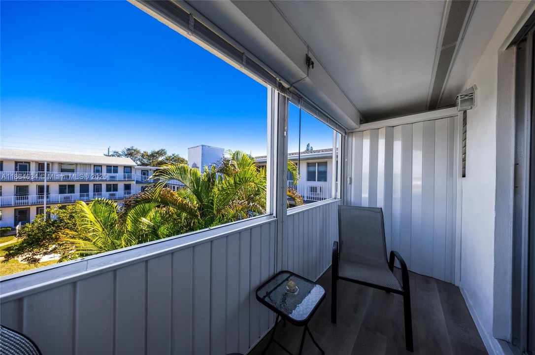 For Sale: $119,000 (2 beds, 1 baths, 870 Square Feet)