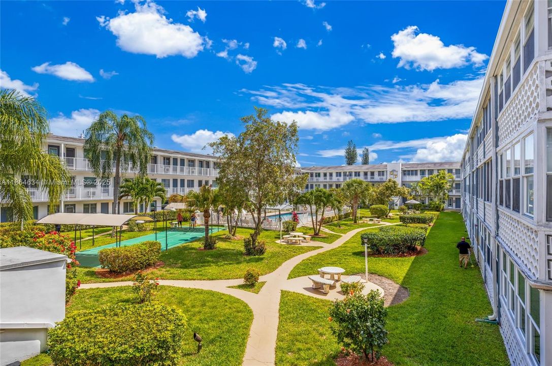 For Sale: $119,000 (2 beds, 1 baths, 870 Square Feet)