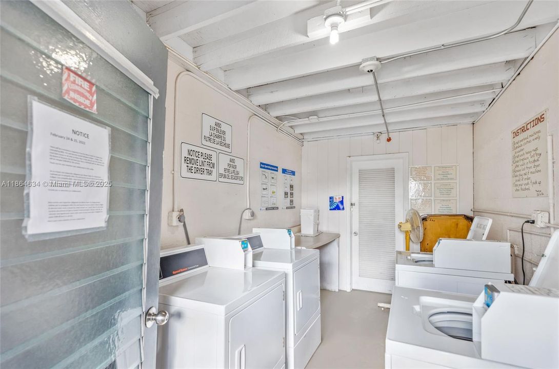 For Sale: $119,000 (2 beds, 1 baths, 870 Square Feet)