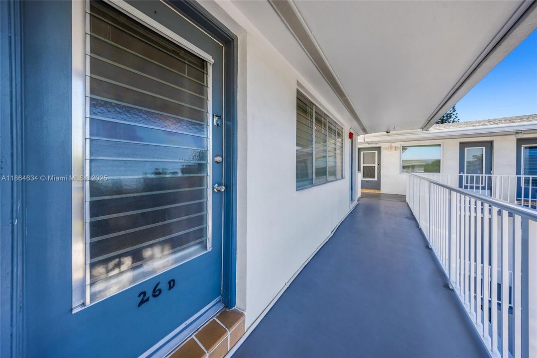 For Sale: $119,000 (2 beds, 1 baths, 870 Square Feet)