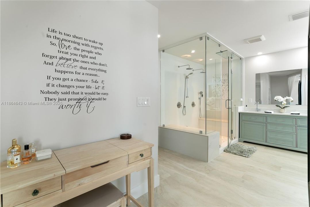 最近售出: $2,500,000 (4 贝兹, 4 浴室, 3362 平方英尺)