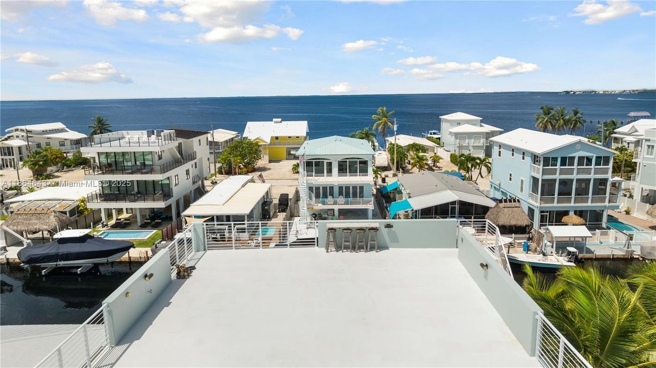 最近售出: $2,500,000 (4 贝兹, 4 浴室, 3362 平方英尺)