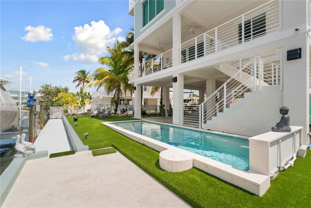 最近售出: $2,500,000 (4 贝兹, 4 浴室, 3362 平方英尺)