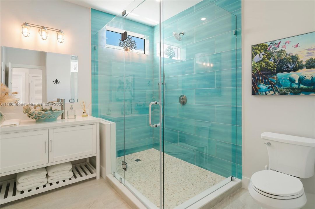 最近售出: $2,500,000 (4 贝兹, 4 浴室, 3362 平方英尺)