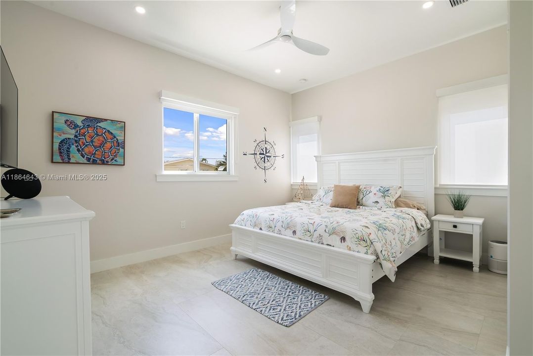 最近售出: $2,500,000 (4 贝兹, 4 浴室, 3362 平方英尺)