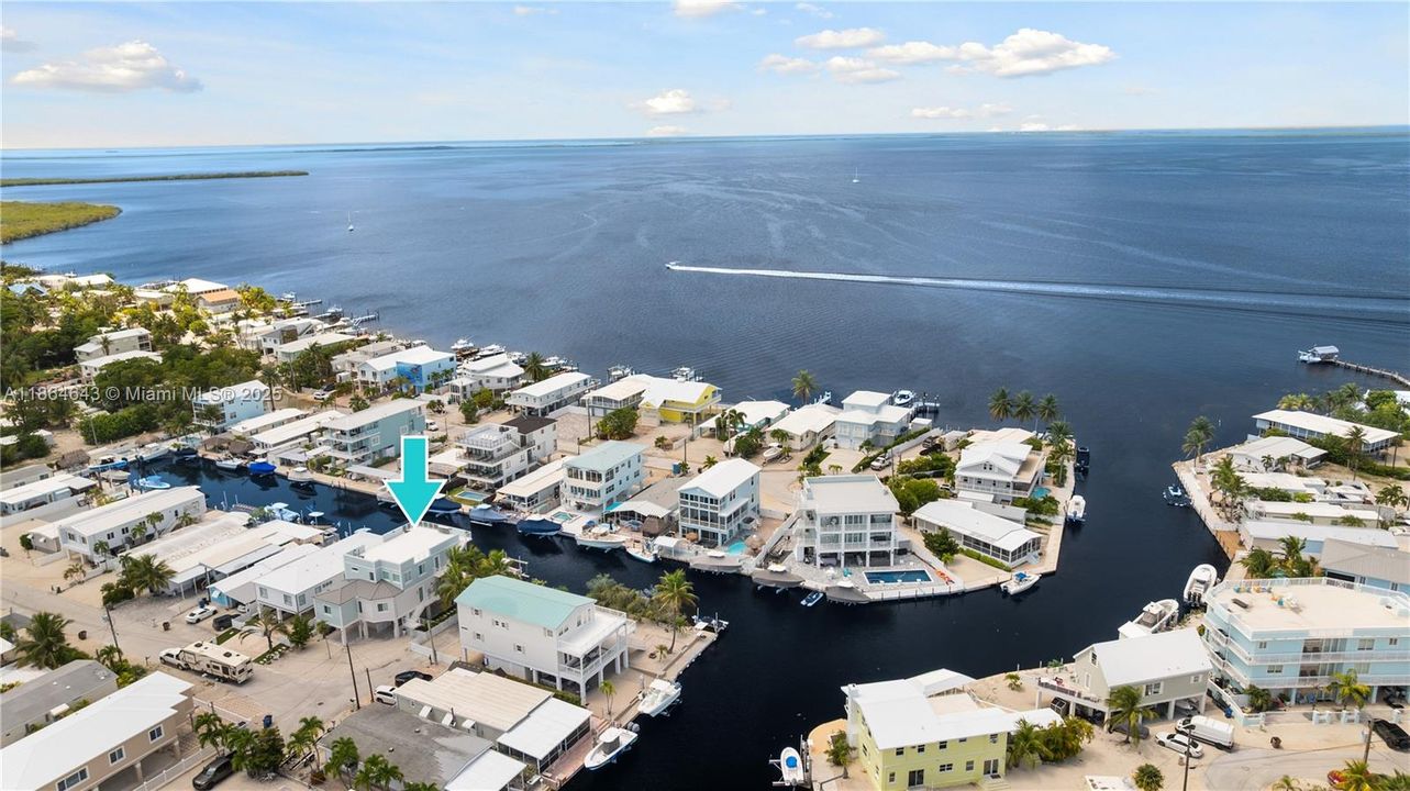 最近售出: $2,500,000 (4 贝兹, 4 浴室, 3362 平方英尺)