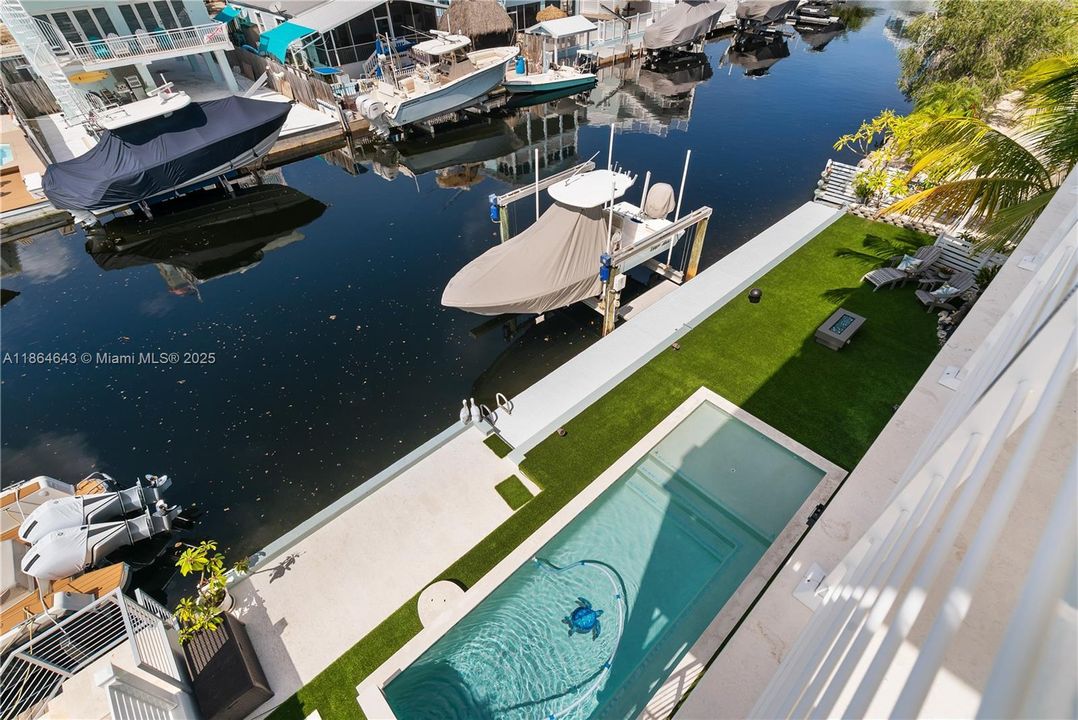 最近售出: $2,500,000 (4 贝兹, 4 浴室, 3362 平方英尺)