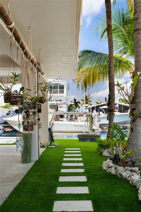 最近售出: $2,500,000 (4 贝兹, 4 浴室, 3362 平方英尺)